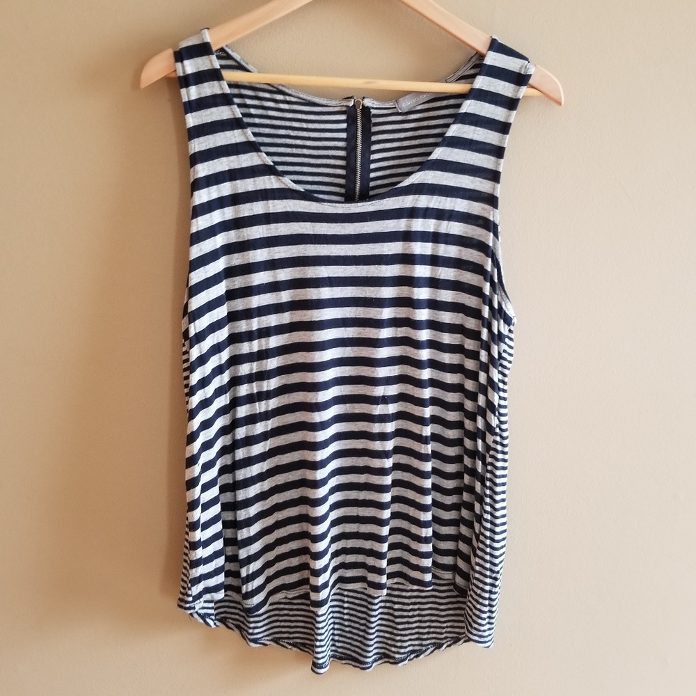 🔁 Striped Gray and Navy Tank sz L
